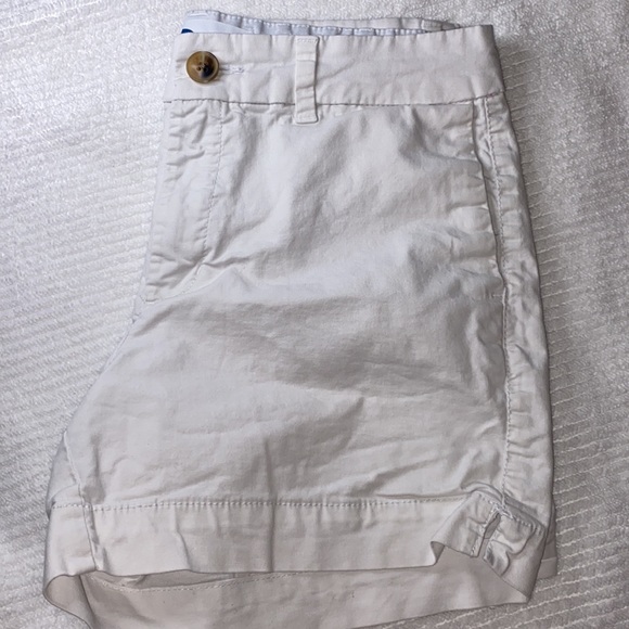 Old Navy size 4 White Everyday Short, 3” inseams - Picture 4 of 4